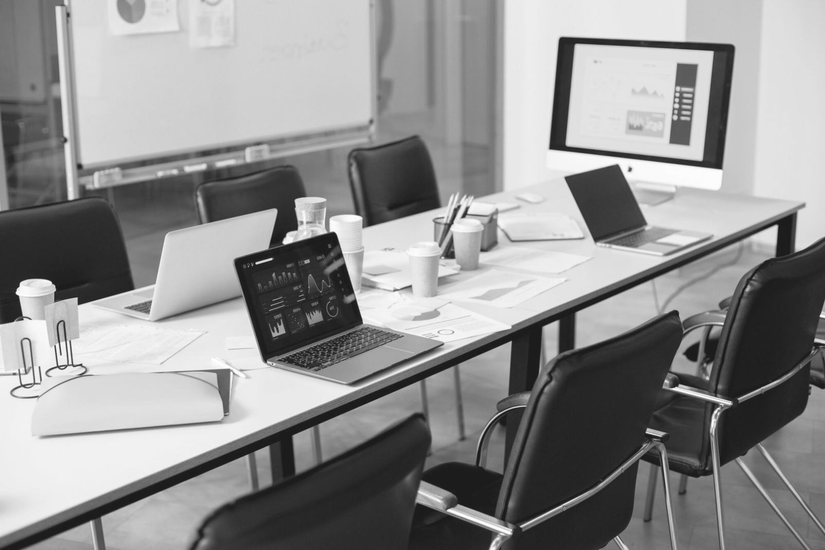 Automazione AI — sfondo editoriale